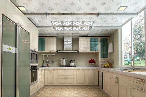 厨房吊顶什么材料最好?铝扣板和桑拿板最为合适!