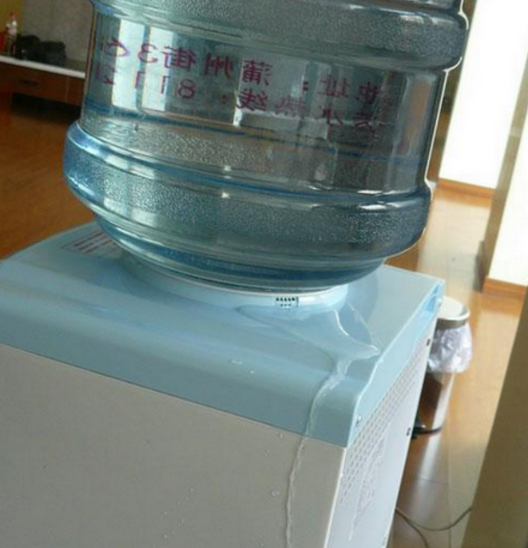 饮水机漏水怎么办？你家饮水机也在漏水吗?这几招教你修好它!