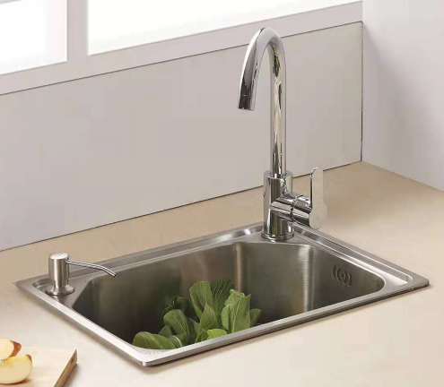厨房水槽装单槽还是双槽？水槽哪种材质好用？