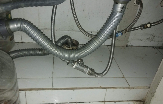 厨房下水管漏水怎么修补?厨房水管堵住了怎么办?