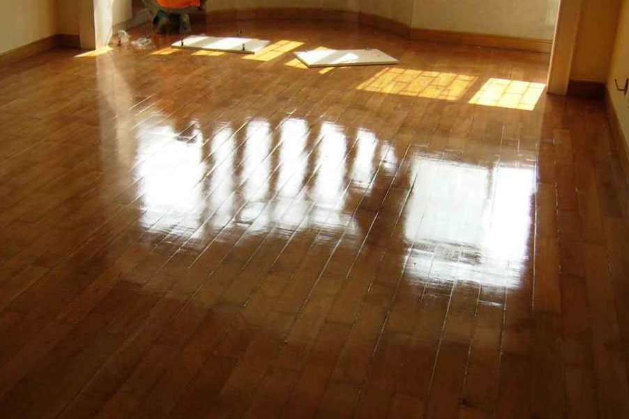 地板装修的油漆点怎么去除？地板怎么养护？