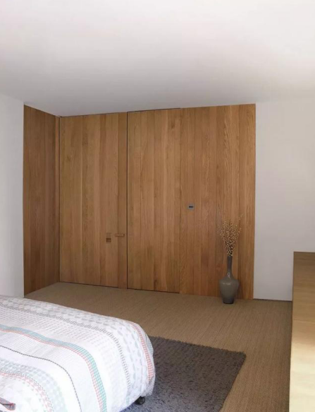 卧室隐形门装修效果图，高大上的隐形门设计安排一下?